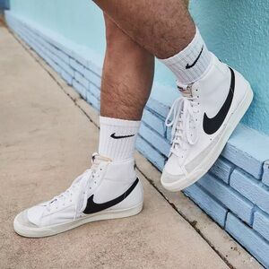 Men’s Nike blazers mid 77 vintage in white/black/black